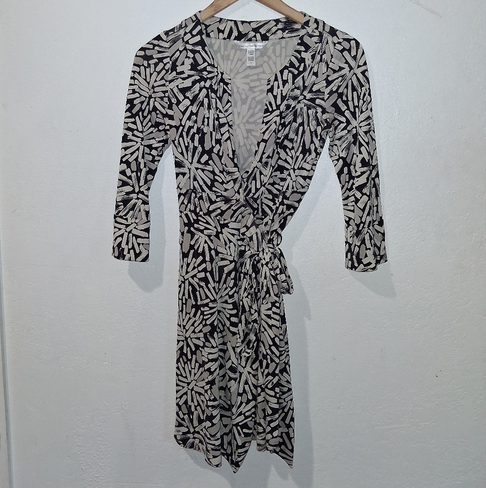 DIANE VON FURSTENBURG Melicent Wrap Dress - Picture 4 of 10